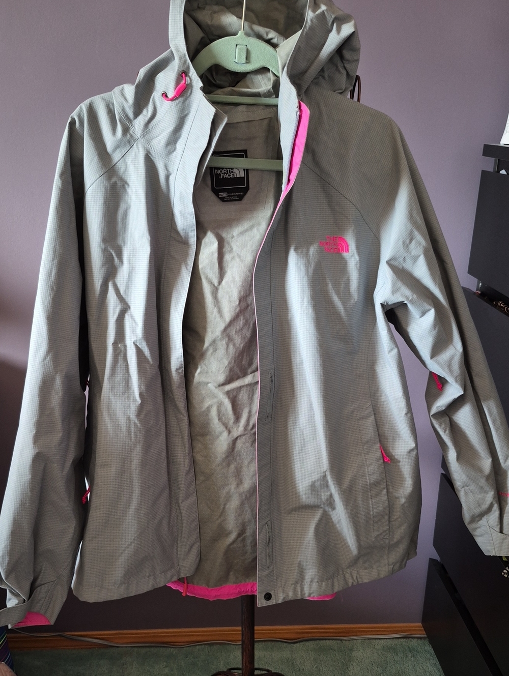 The North Face Womenβs Light Gray Ski Jacket with Pink Trim